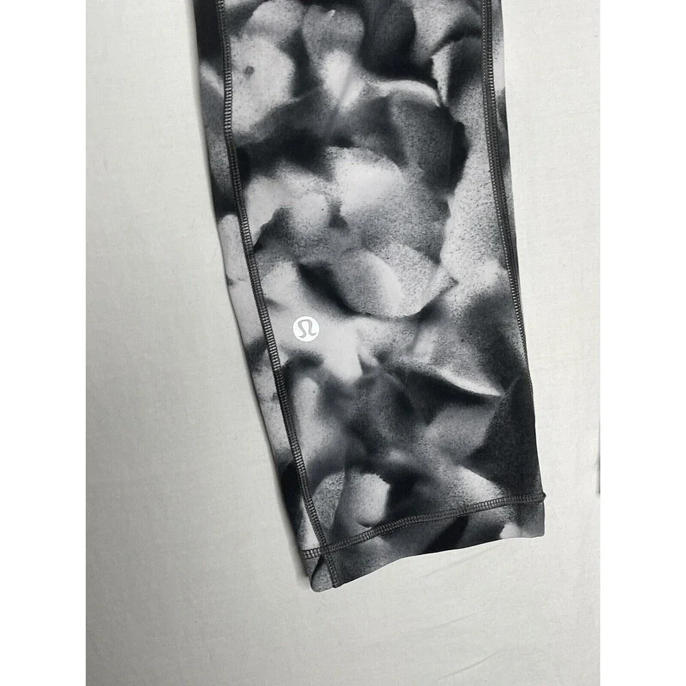 Lululemon Leggings Womens 8 Speed Up Crop Blush Blossom Black White Mid Rise - Picture 3 of 8